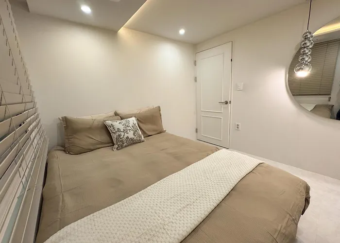 Апартаменты Grand 3br Familty House - 5 Beds