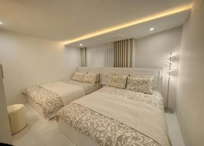 Апартаменты Grand 3br Familty House - 5 Beds